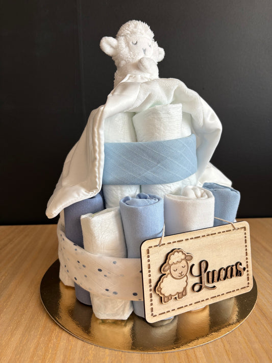 🐑 Tarta de pañales “Lucas” – Edición Dulzura en madera y algodón