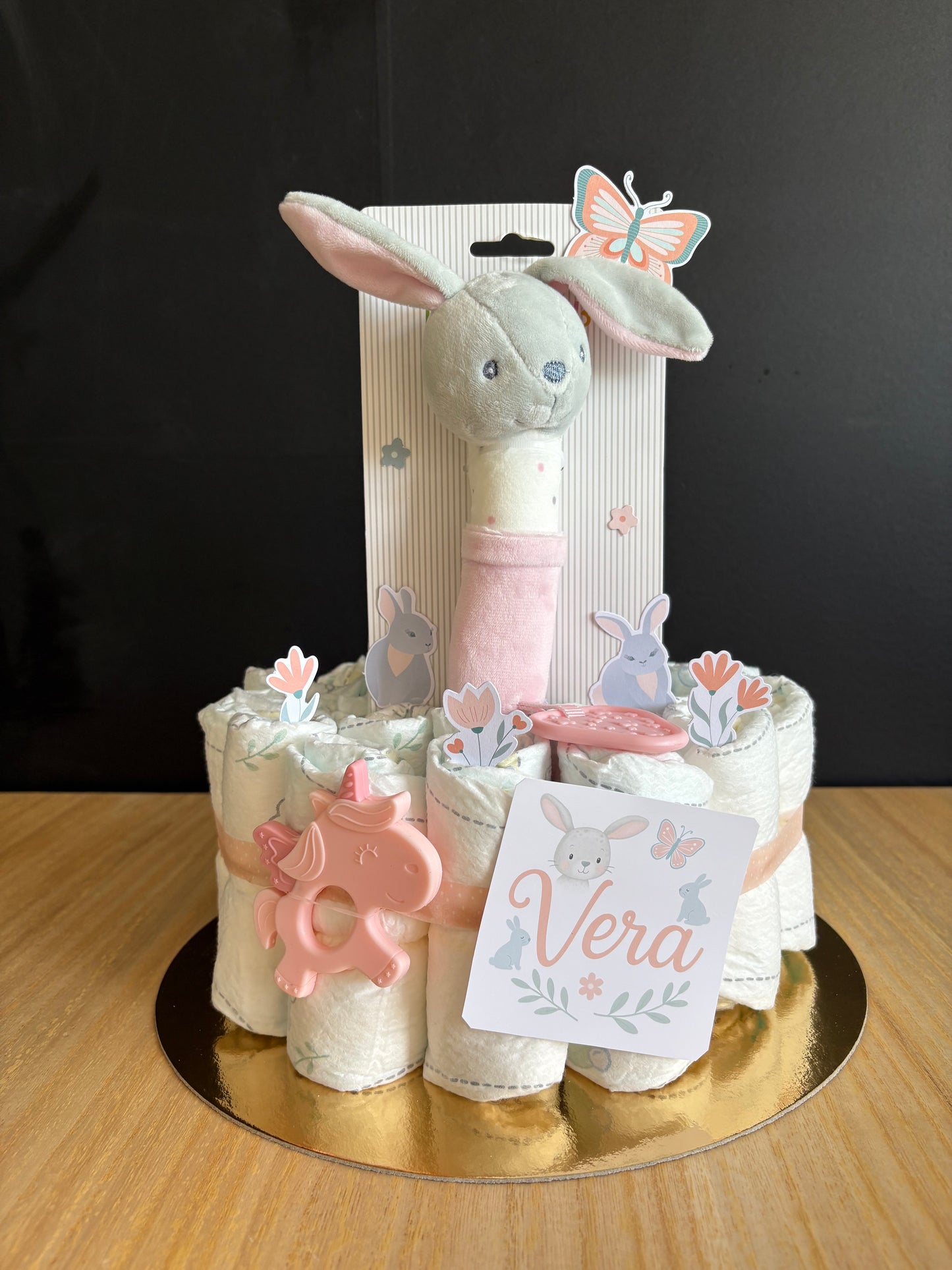 🦄 Tarta de pañales “Vera” – Edición Magia, ternura y mucha utilida